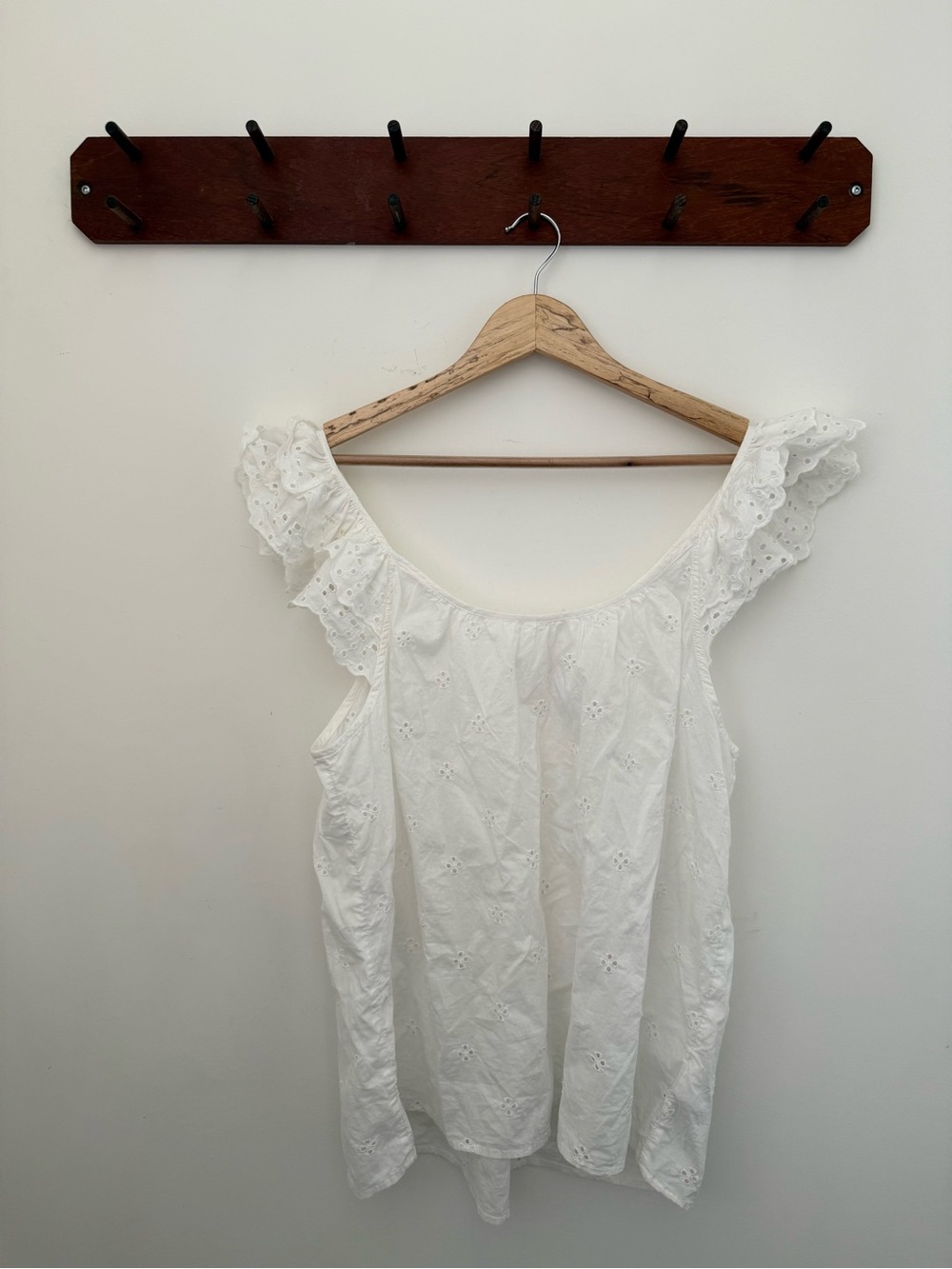 GAP 100% Cotton Eyelet Sleeveless Blouse - Size L